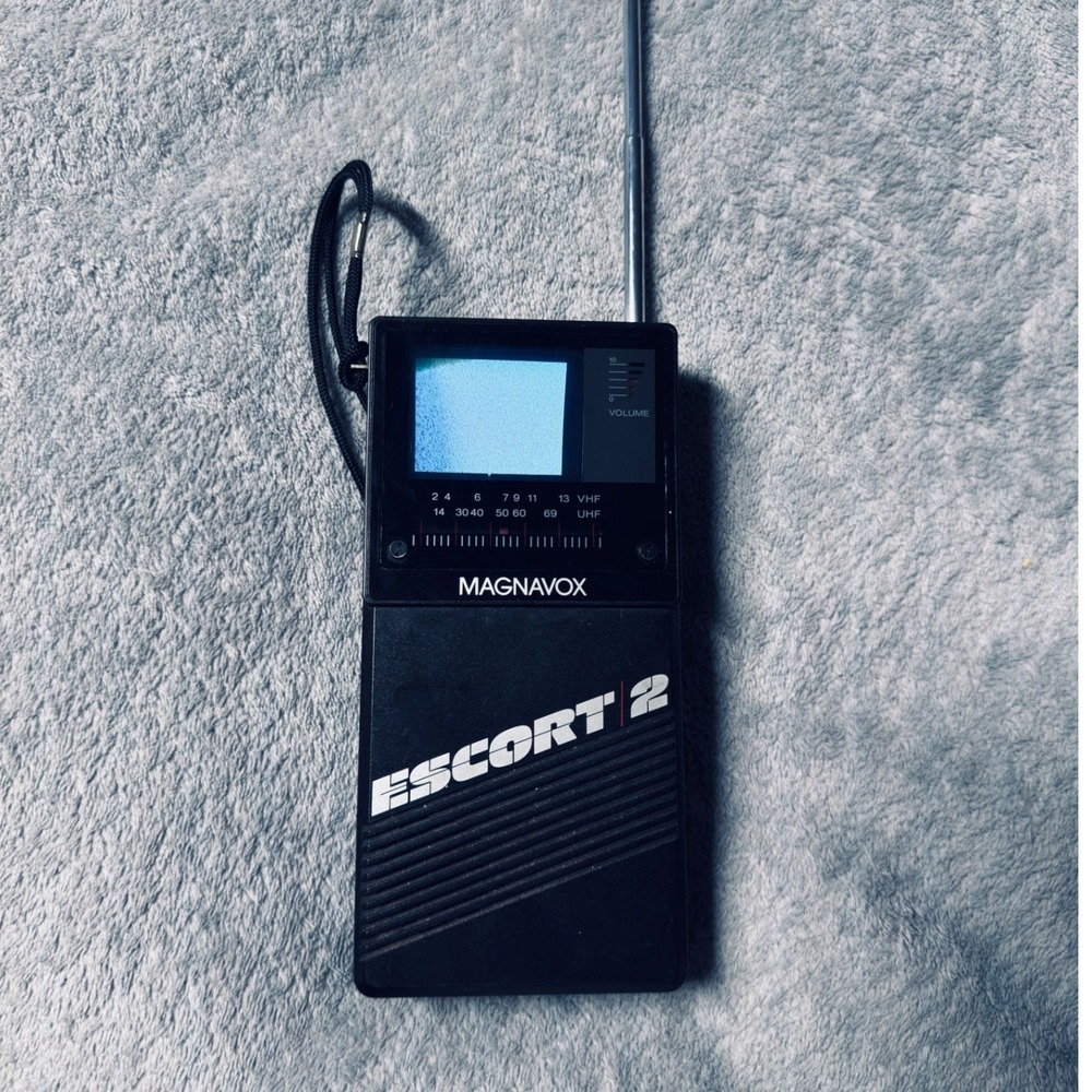 Magnavox Escort 2 Portable TV BF3900BK01 Black 1985 Japan Handheld UHF VHF